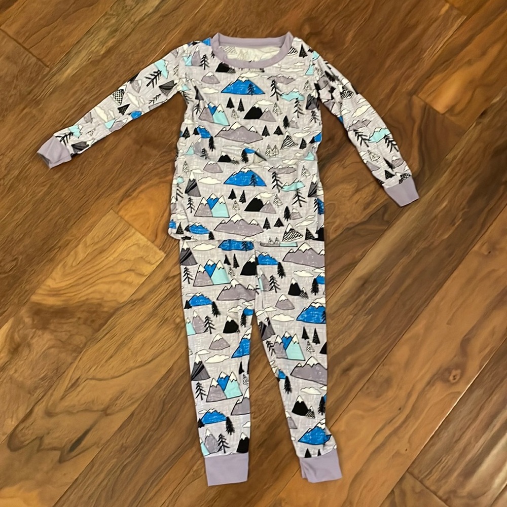Little sleepies 2T mountains hard to find print